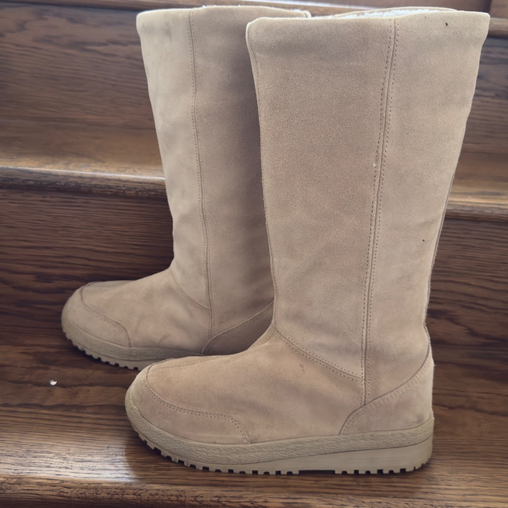 Khombu Tall Beige Boots